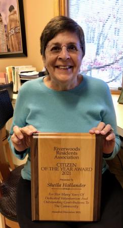 Sheila Hollander holding award